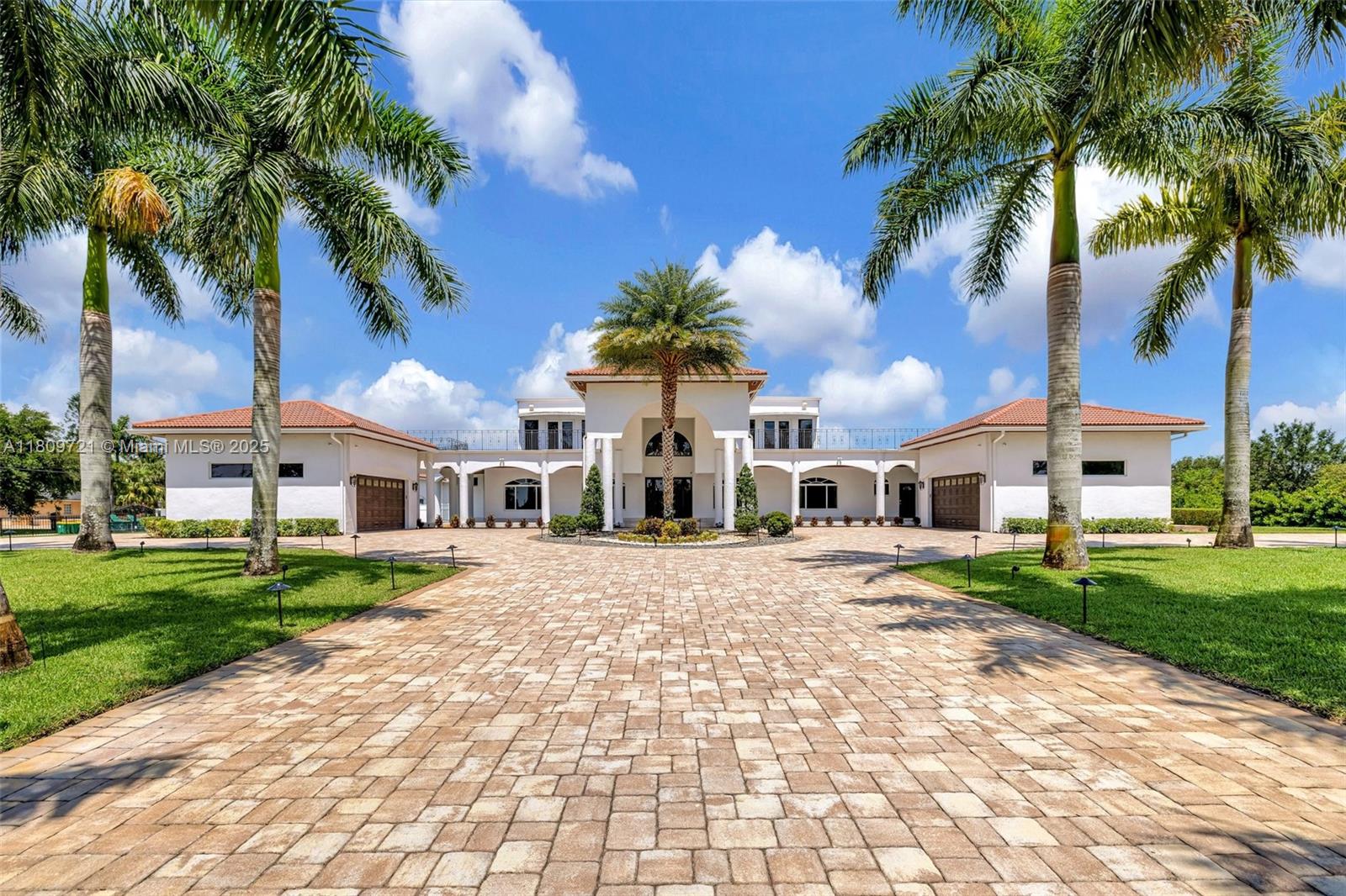 4610 Sw 178th Ave, Southwest Ranches, Broward County, Florida - 8 Bedrooms  
9 Bathrooms - 