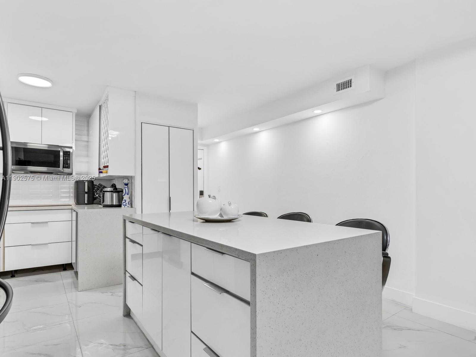 PALM-EAST GARDENS CONDO - Residential