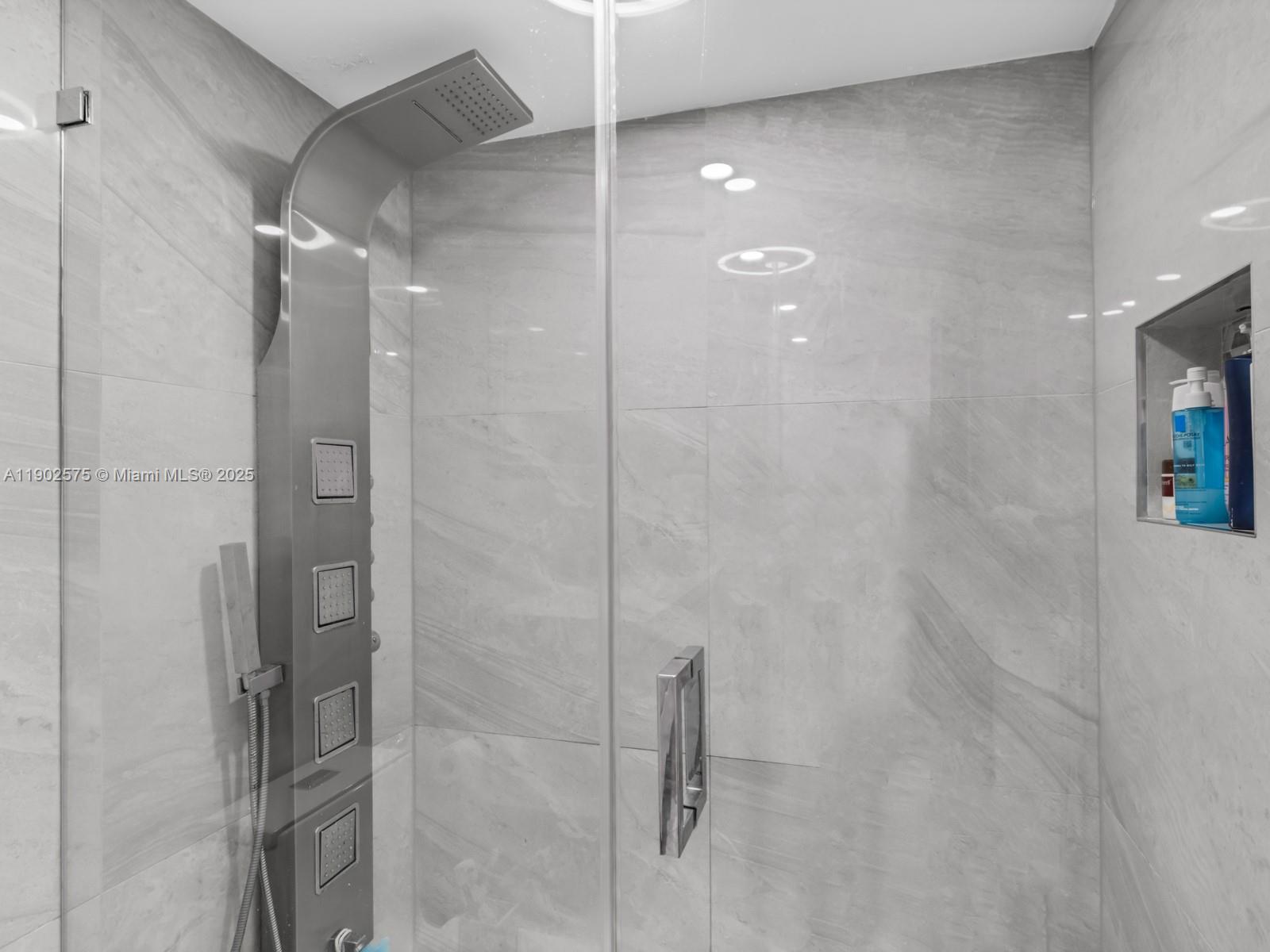 PALM-EAST GARDENS CONDO - Residential