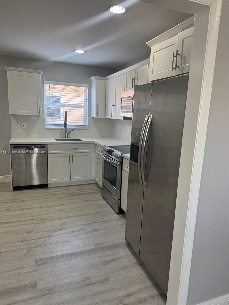 124 Se 2nd Ave 1-2, Hallandale Beach, Broward County, Florida - 2 Bedrooms  
1 Bathrooms - 