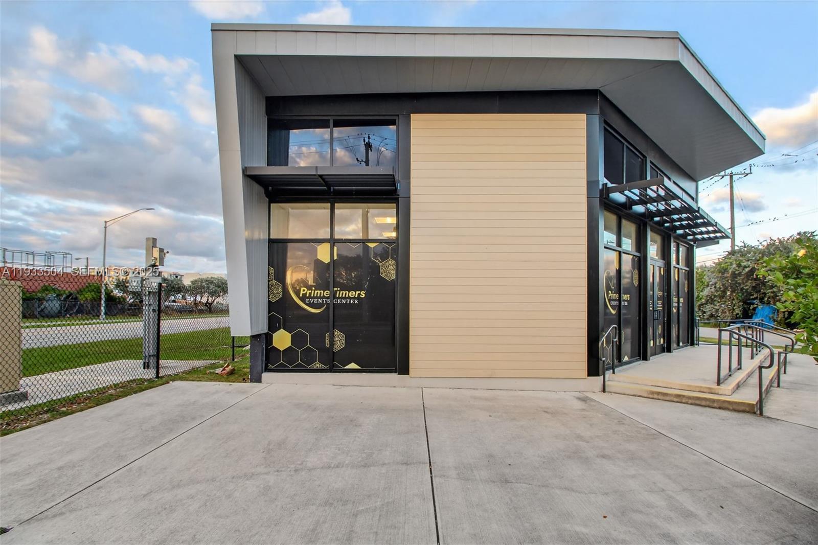 17800 W Cleveland Ave