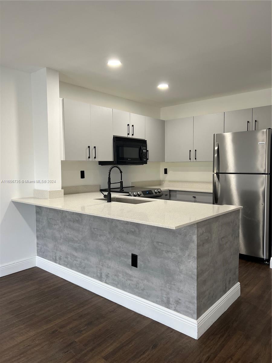 PALM LAKE CONDO - Residential