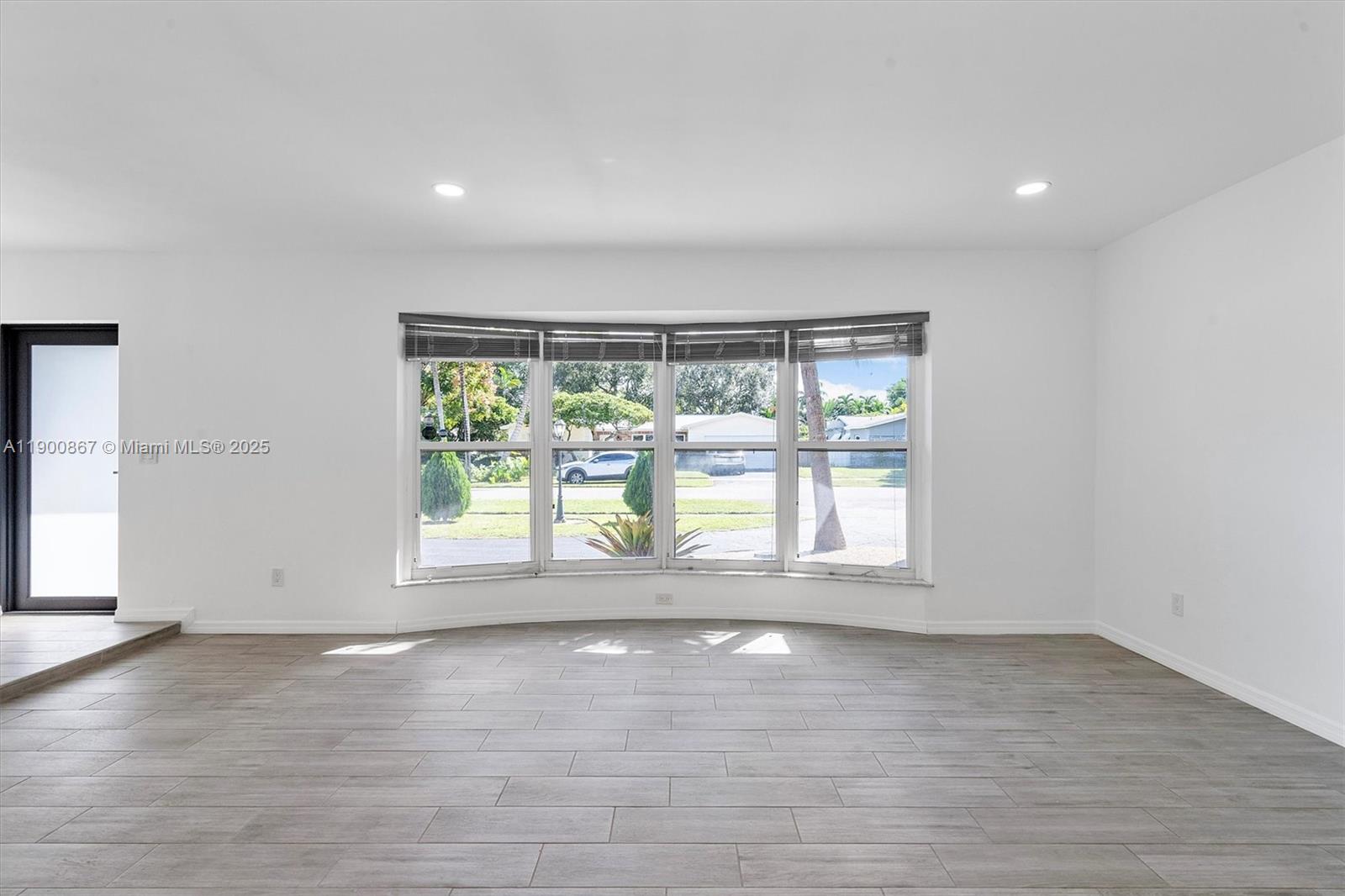 HOLLYWOOD HILLS - Residential Lease
