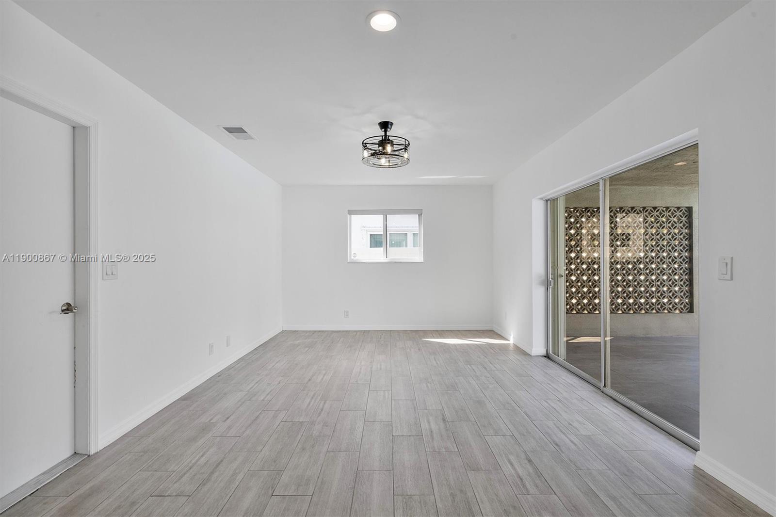 HOLLYWOOD HILLS - Residential Lease