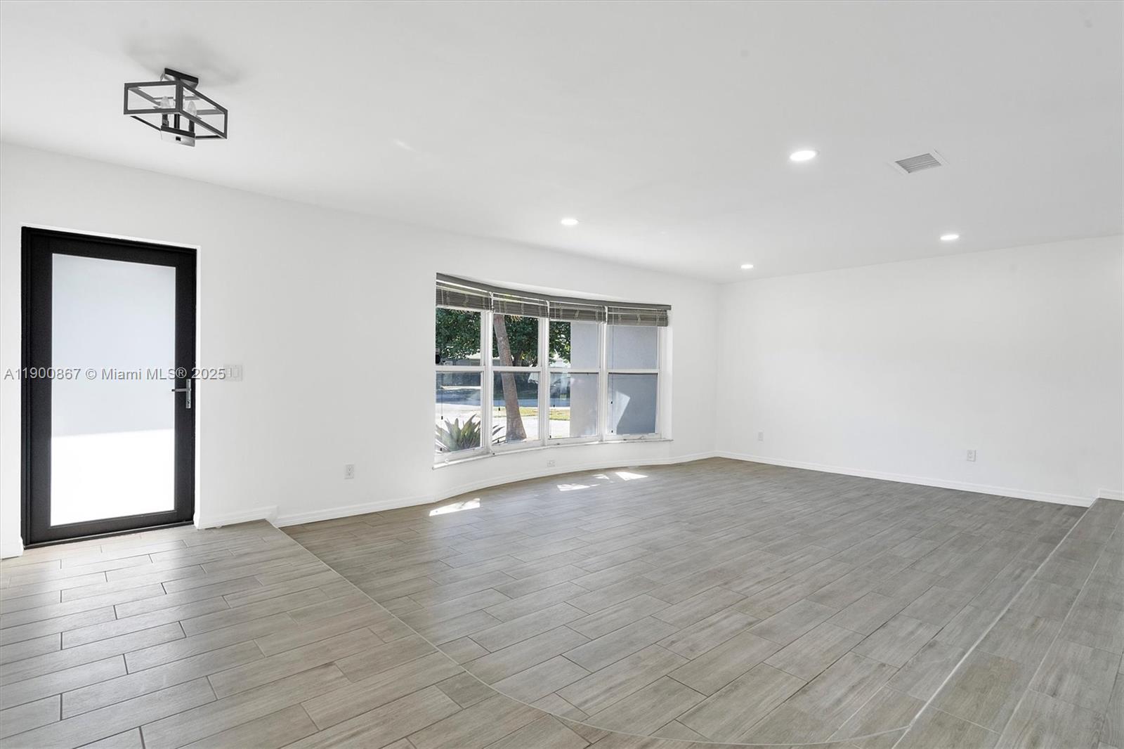 HOLLYWOOD HILLS - Residential Lease