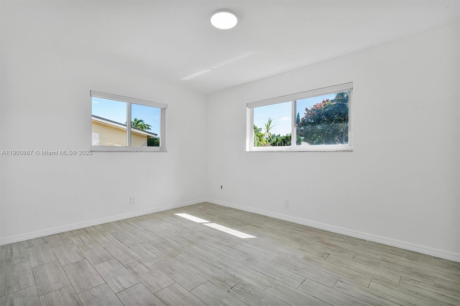 HOLLYWOOD HILLS - Residential Lease