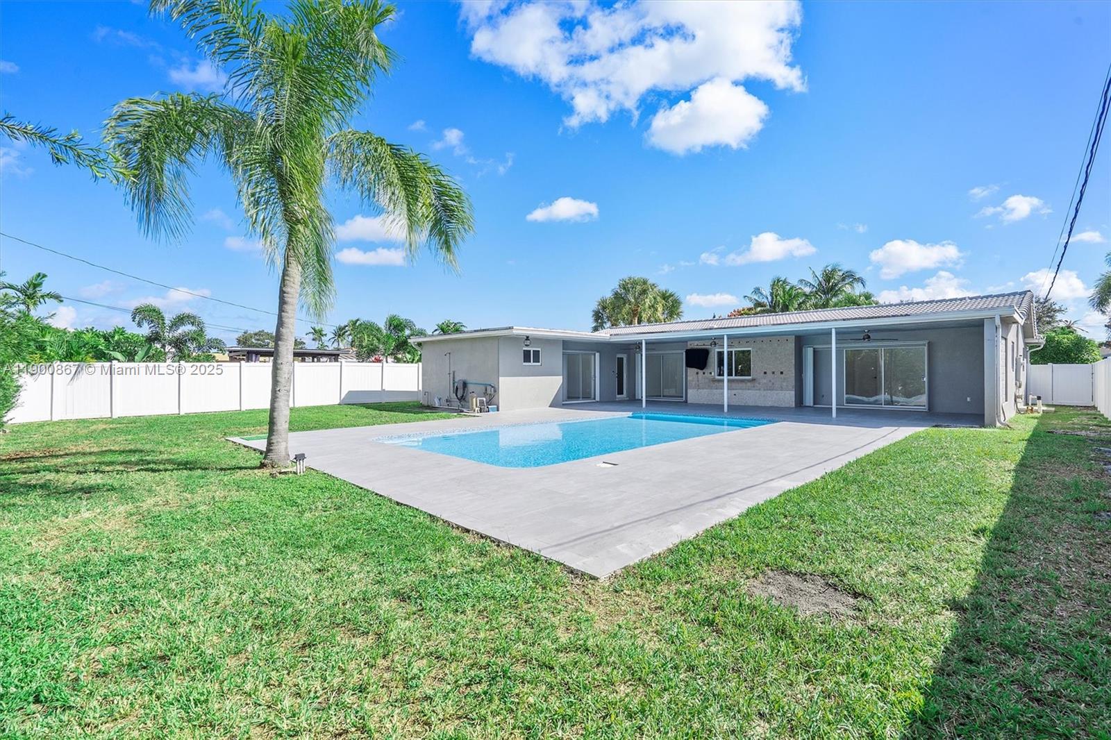 HOLLYWOOD HILLS - Residential Lease