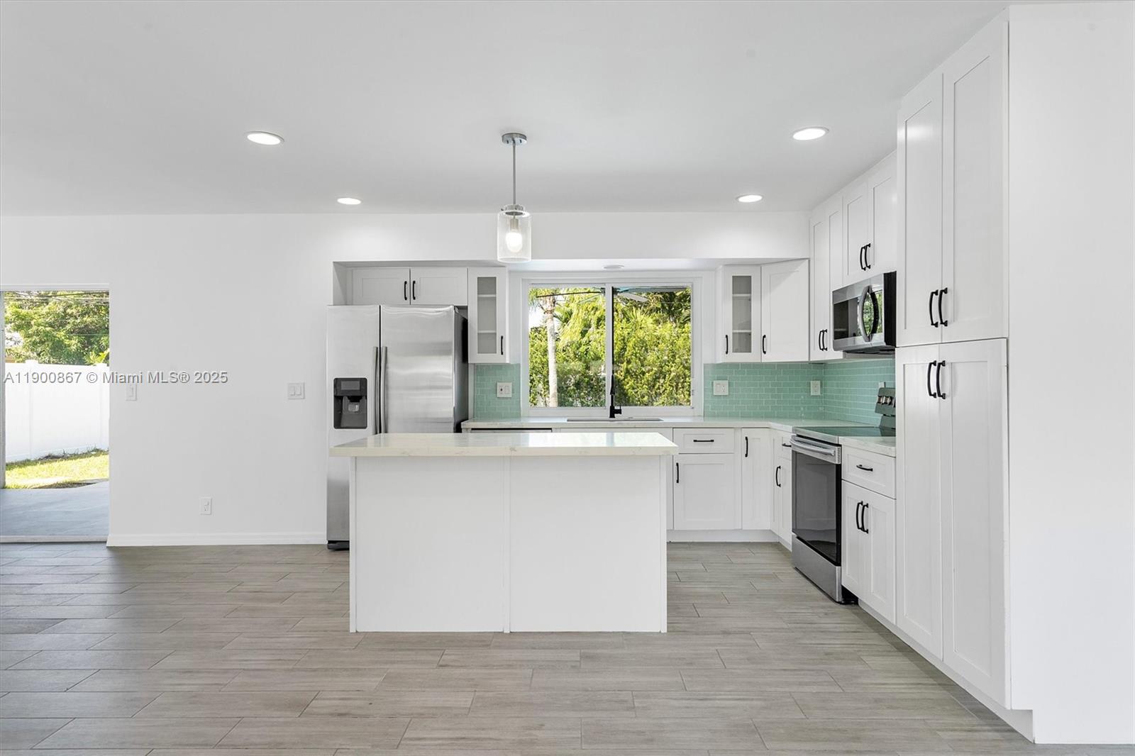 HOLLYWOOD HILLS - Residential Lease