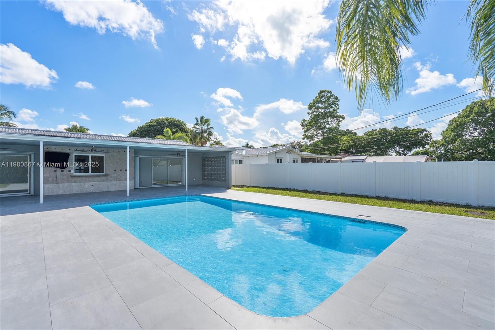 HOLLYWOOD HILLS - Residential Lease