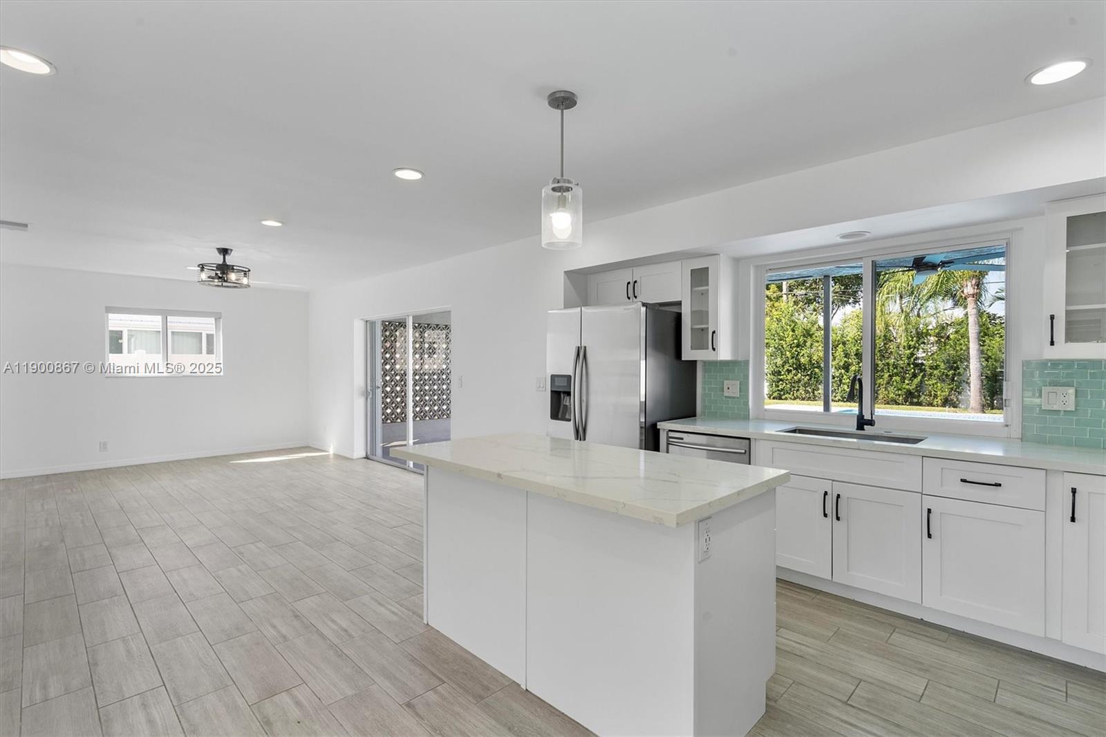 HOLLYWOOD HILLS - Residential Lease