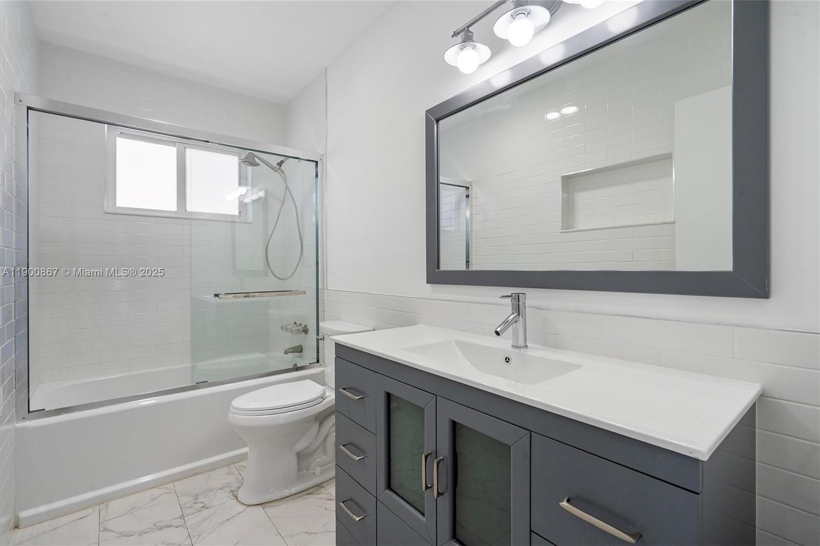 HOLLYWOOD HILLS - Residential Lease