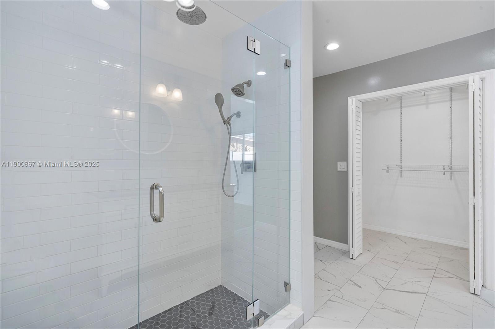 HOLLYWOOD HILLS - Residential Lease