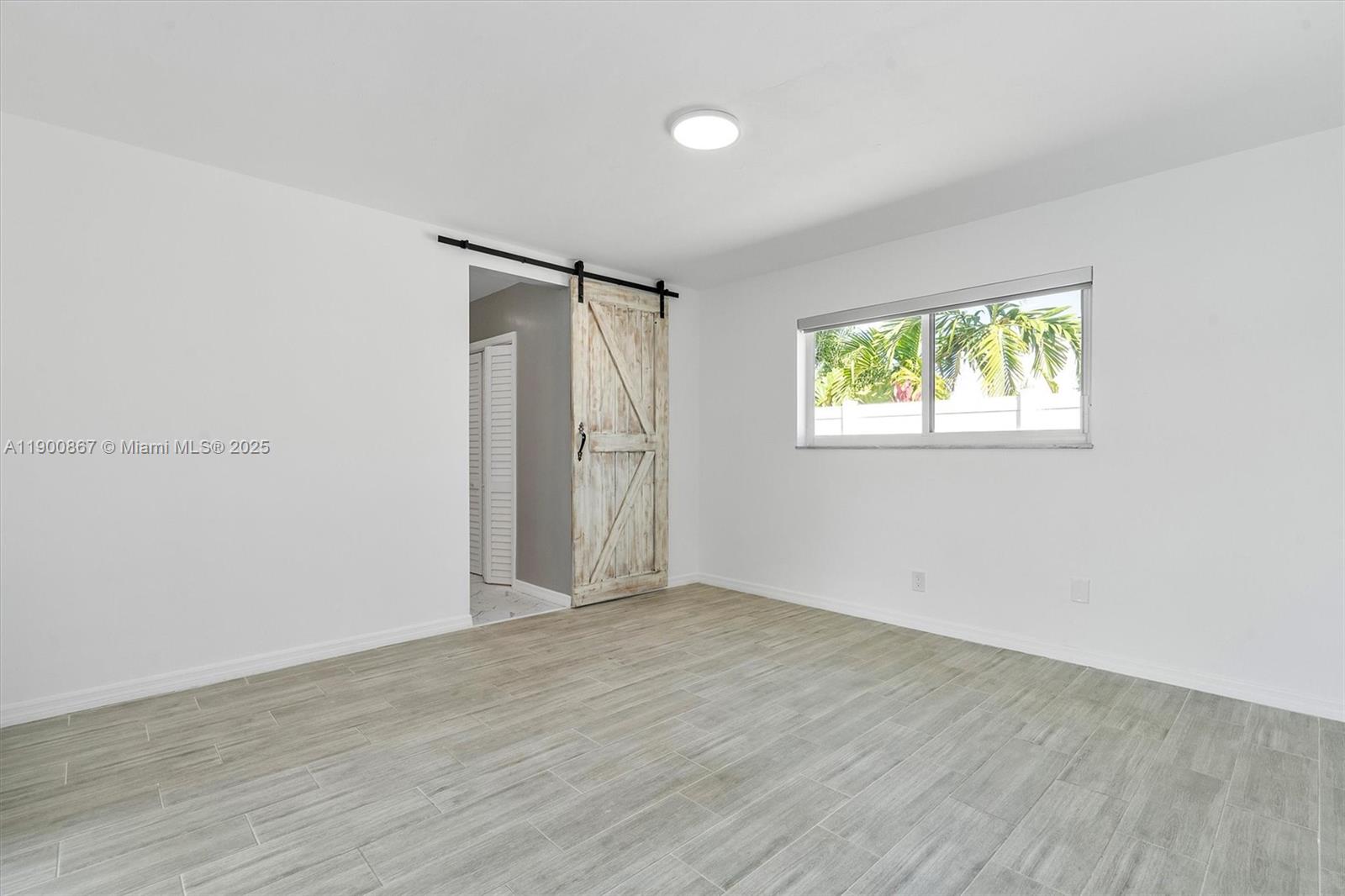 HOLLYWOOD HILLS - Residential Lease