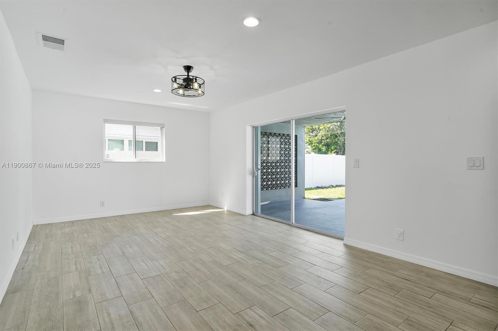 HOLLYWOOD HILLS - Residential Lease