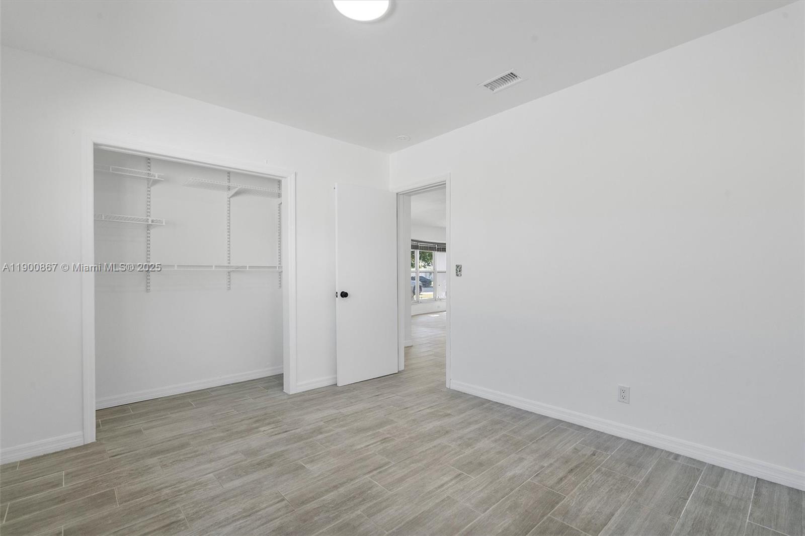 HOLLYWOOD HILLS - Residential Lease