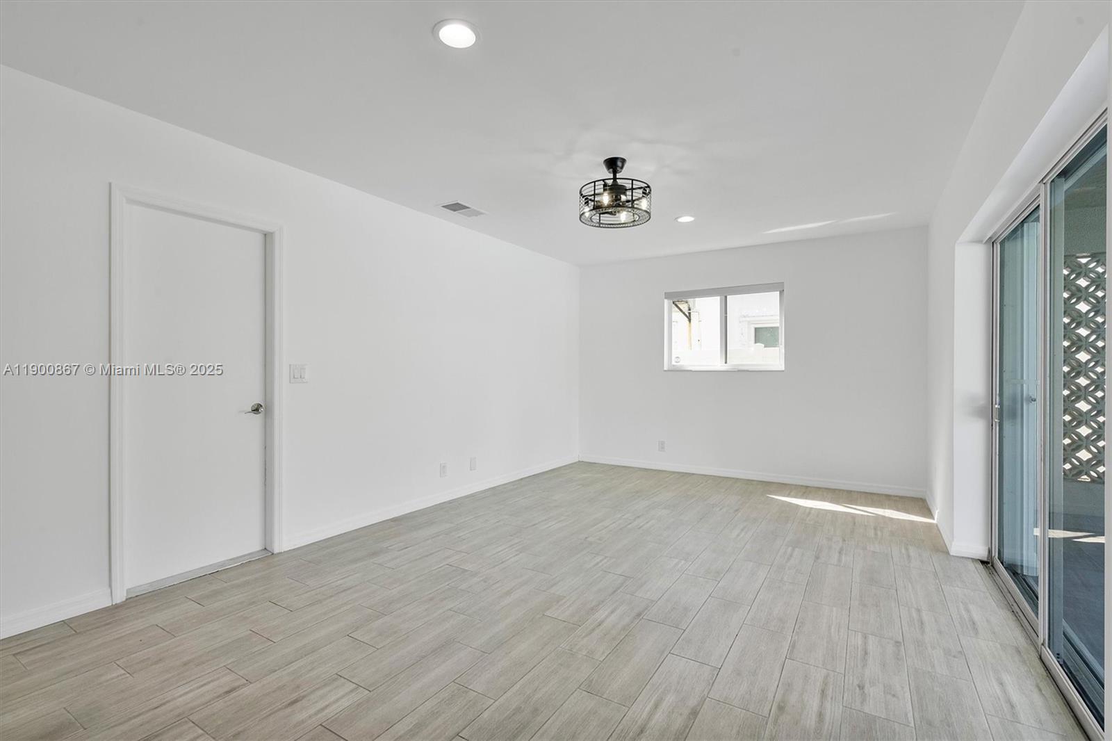 HOLLYWOOD HILLS - Residential Lease