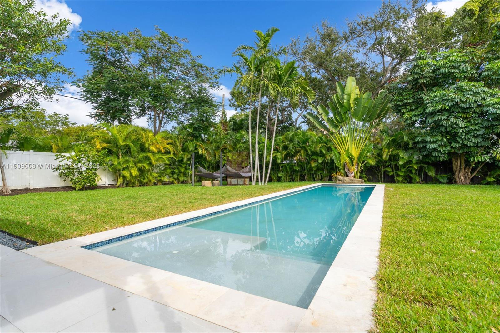 BISCAYNE PINES - Residential