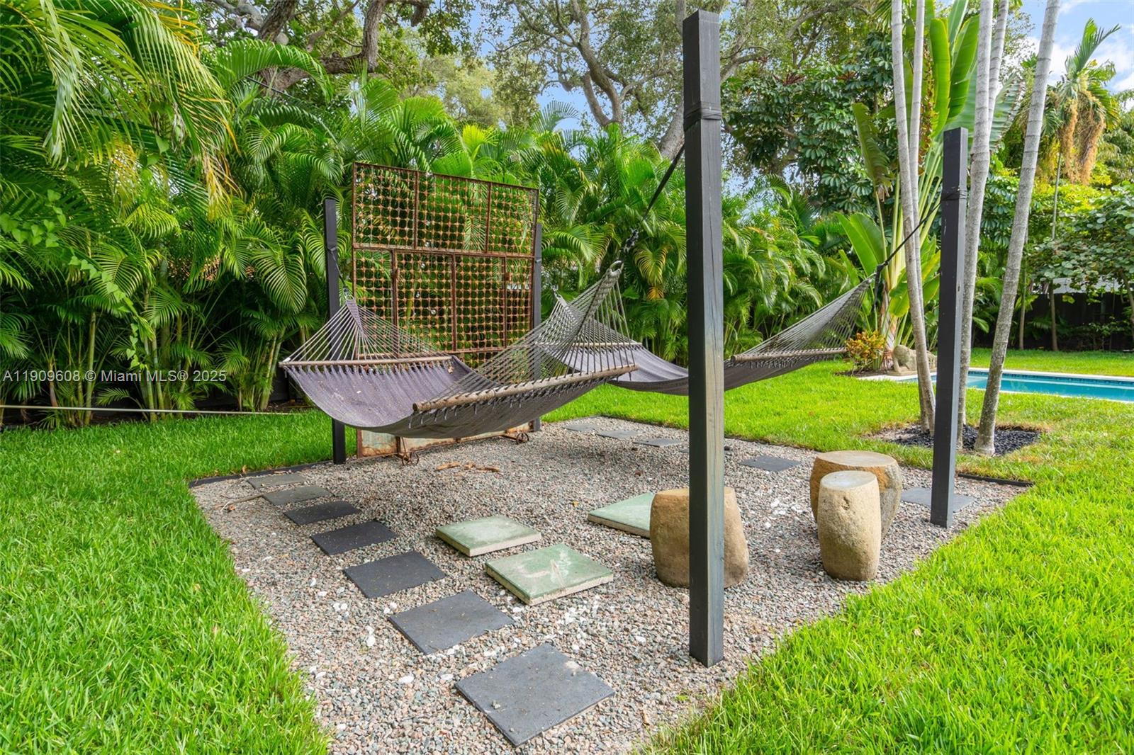 BISCAYNE PINES - Residential