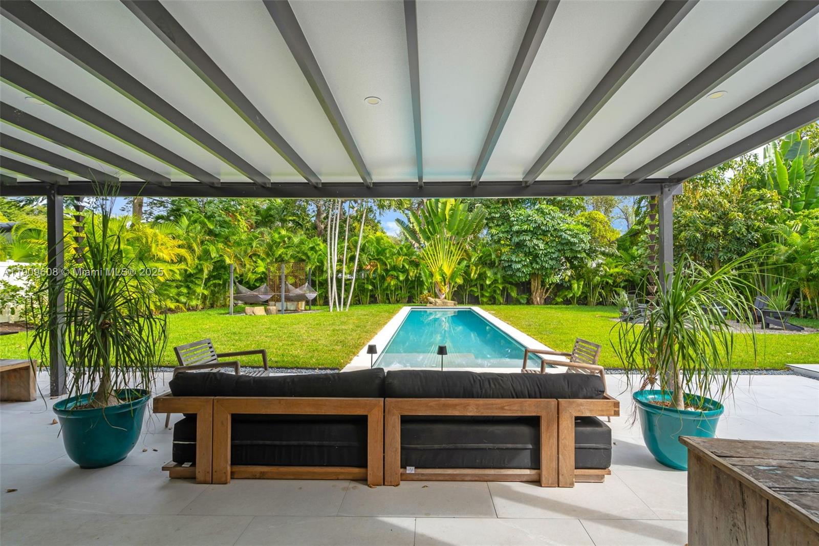 BISCAYNE PINES - Residential