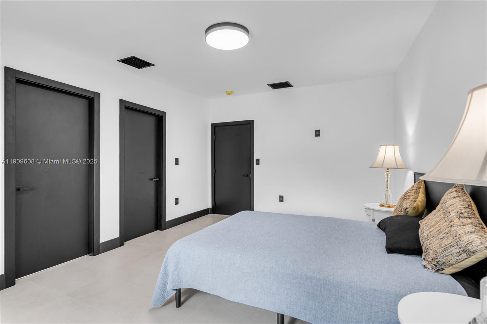 BISCAYNE PINES - Residential