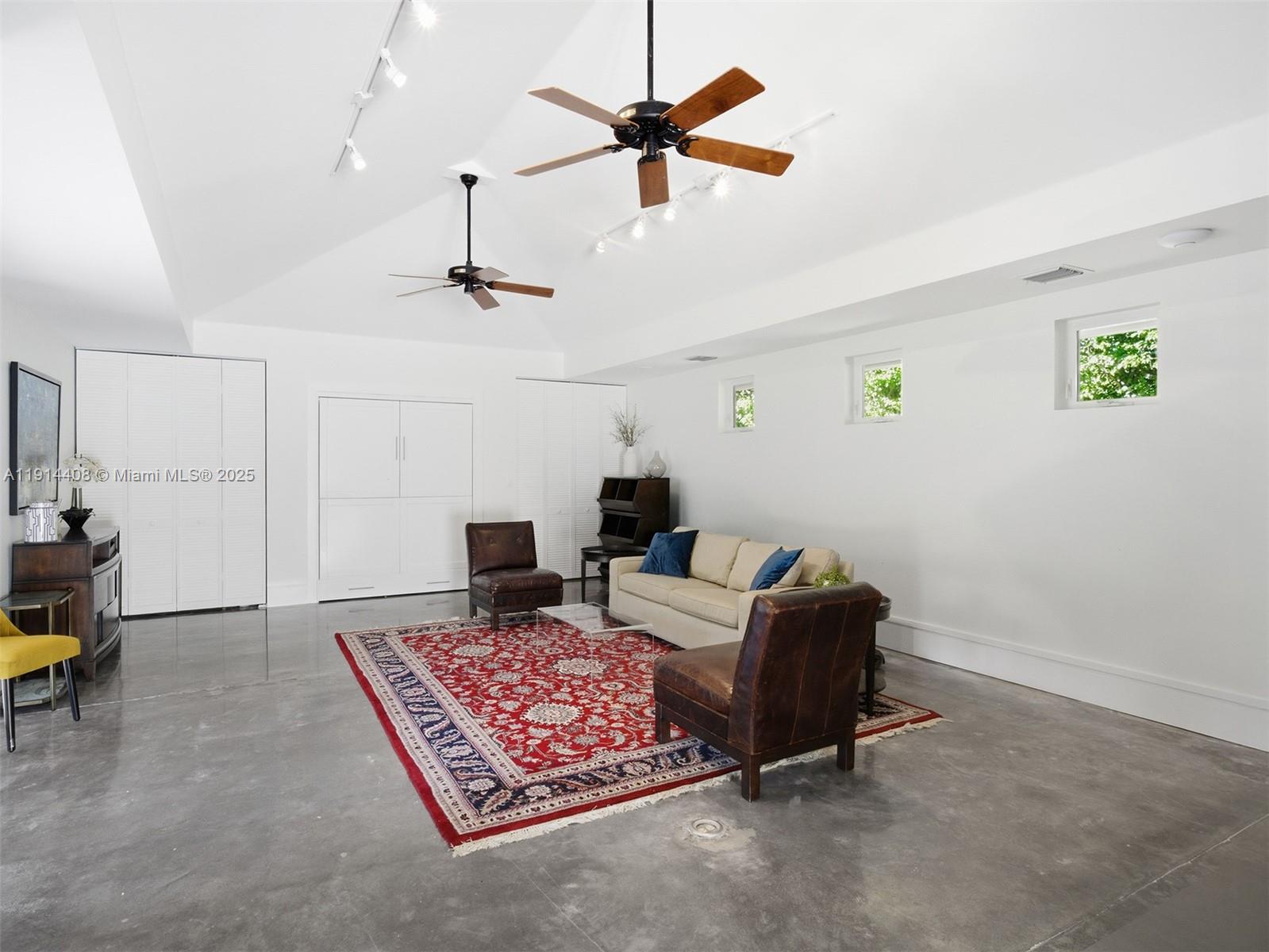 HORSESHOE ACRES WEST - Residential