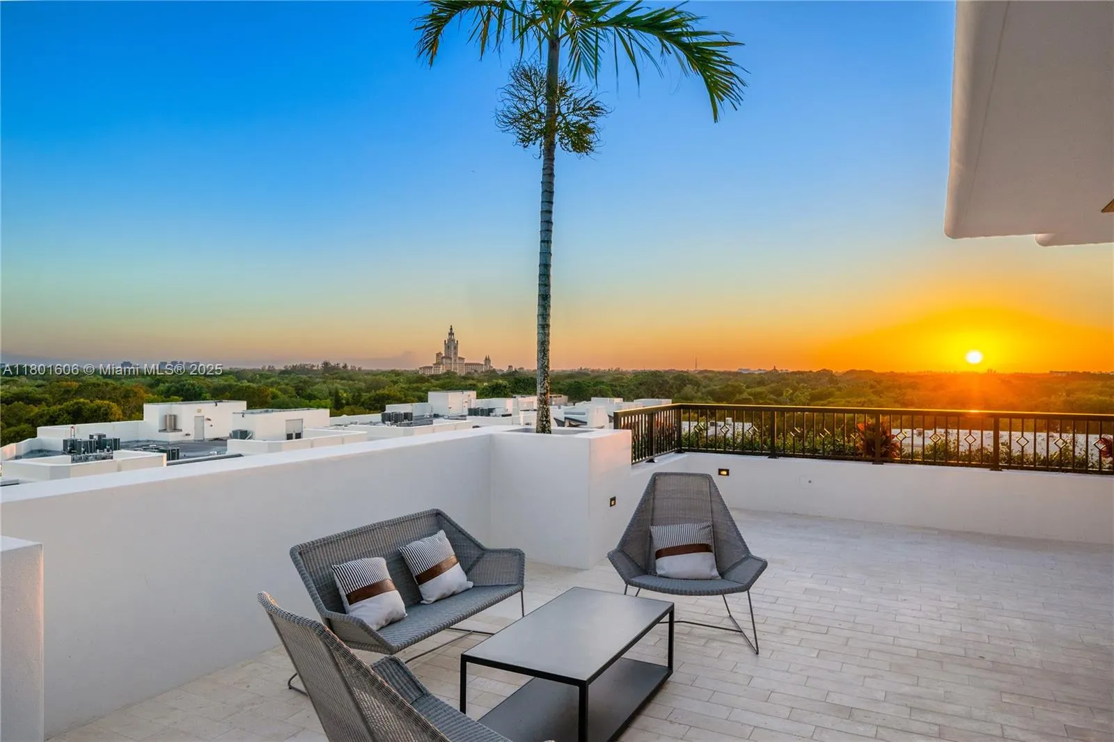 Coral Gables, Florida 33134, United States, 2 Bedrooms Bedrooms, ,2 BathroomsBathrooms,Residential,Active,127926