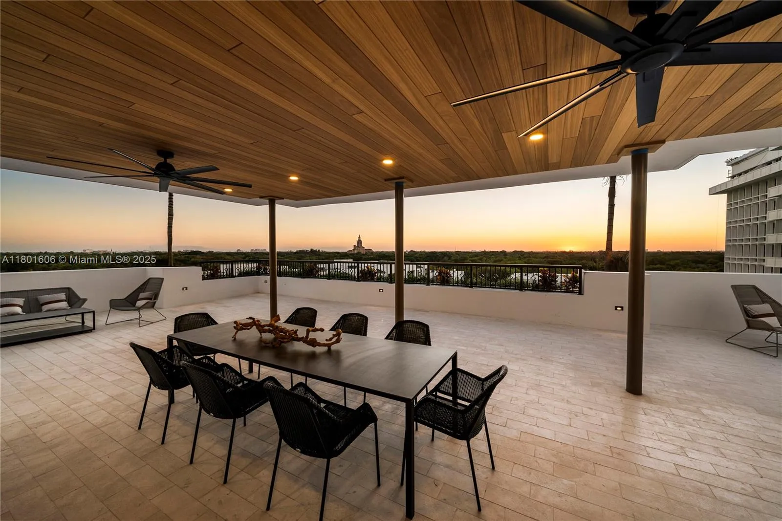 Coral Gables, Florida 33134, United States, 2 Bedrooms Bedrooms, ,2 BathroomsBathrooms,Residential,Active,127926