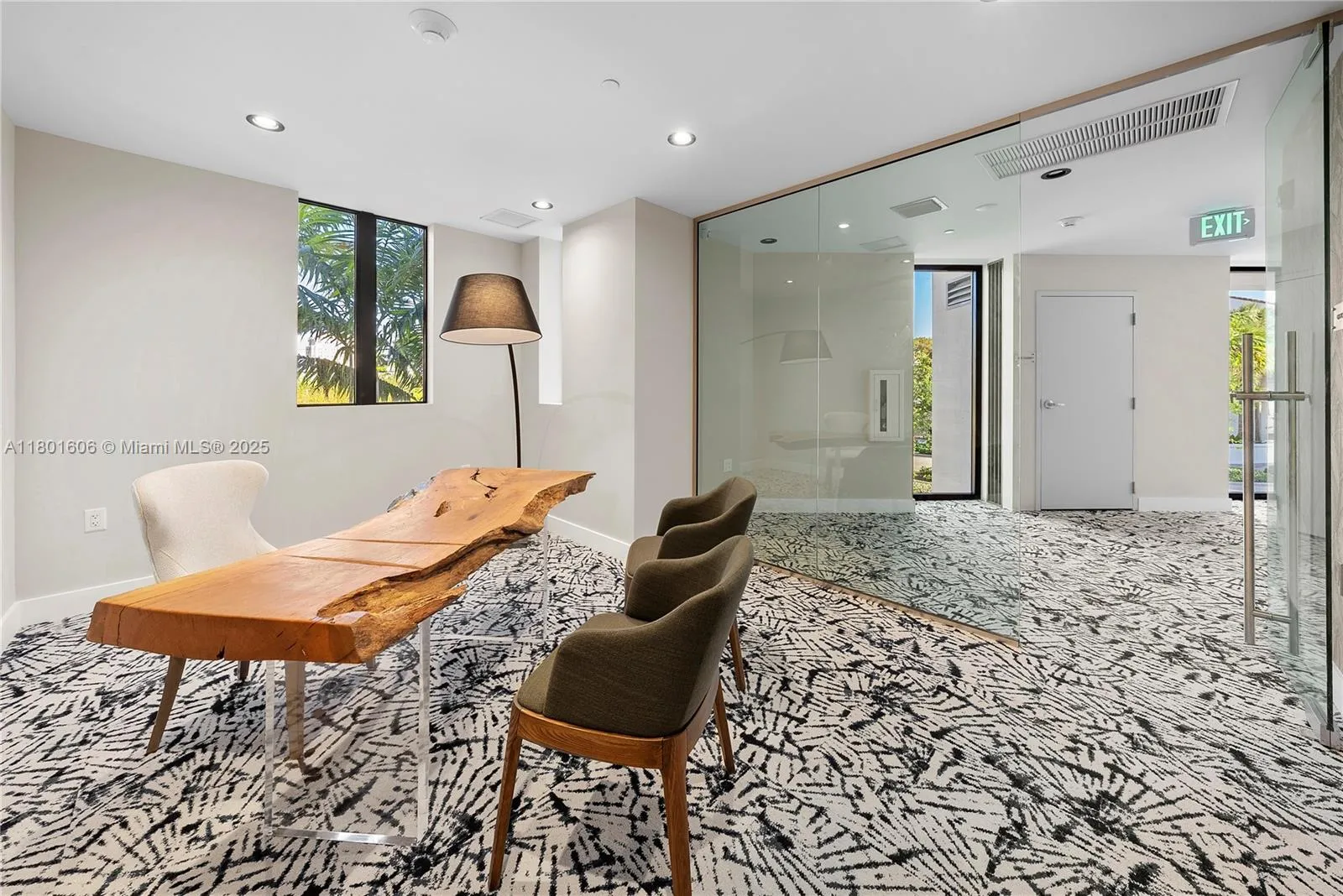 Coral Gables, Florida 33134, United States, 2 Bedrooms Bedrooms, ,2 BathroomsBathrooms,Residential,Active,127926