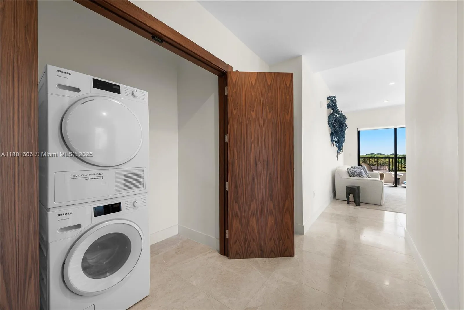 Coral Gables, Florida 33134, United States, 2 Bedrooms Bedrooms, ,2 BathroomsBathrooms,Residential,Active,127926