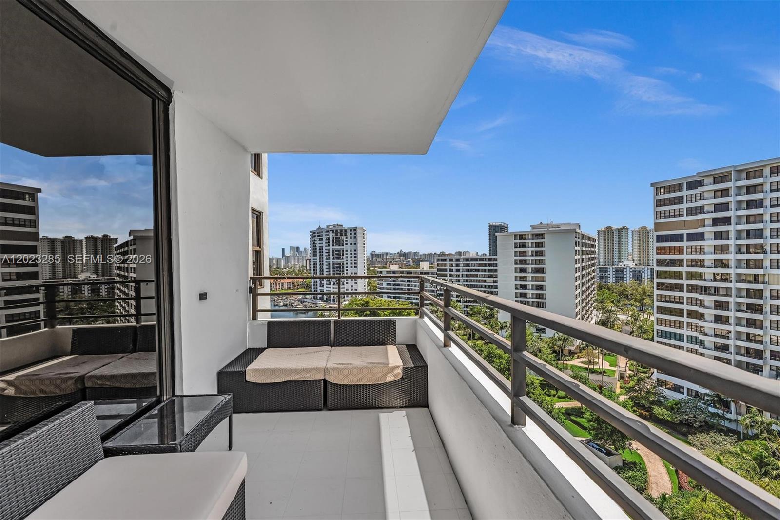2500 Parkview Dr 1514