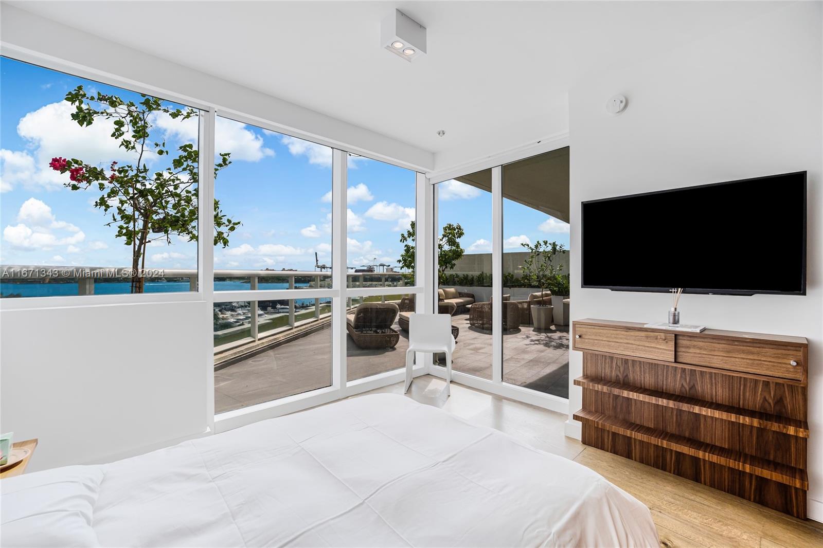 ICON CONDO - Residential