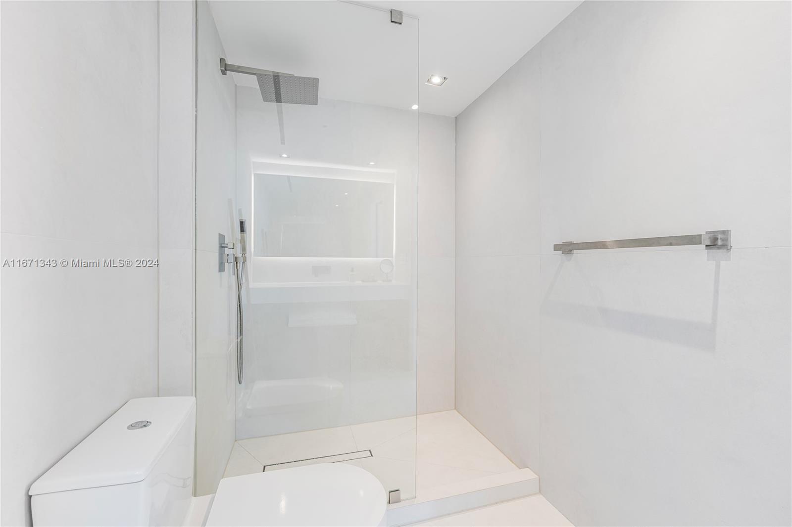 ICON CONDO - Residential