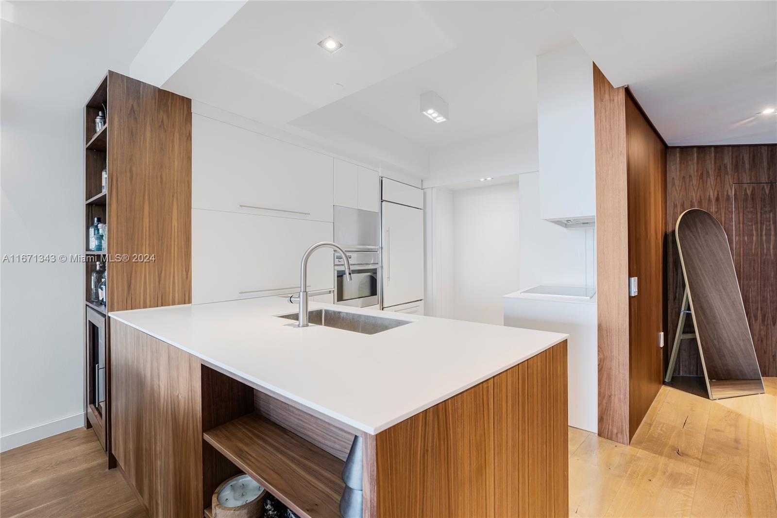 ICON CONDO - Residential