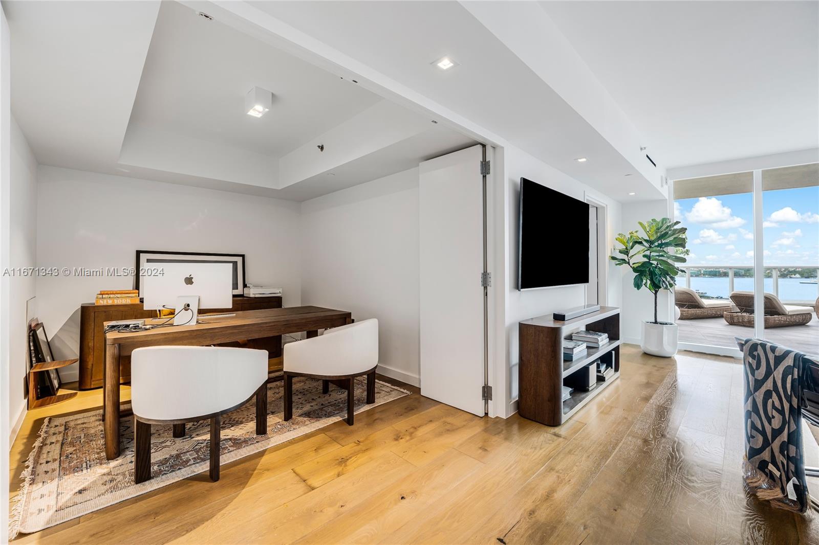 ICON CONDO - Residential