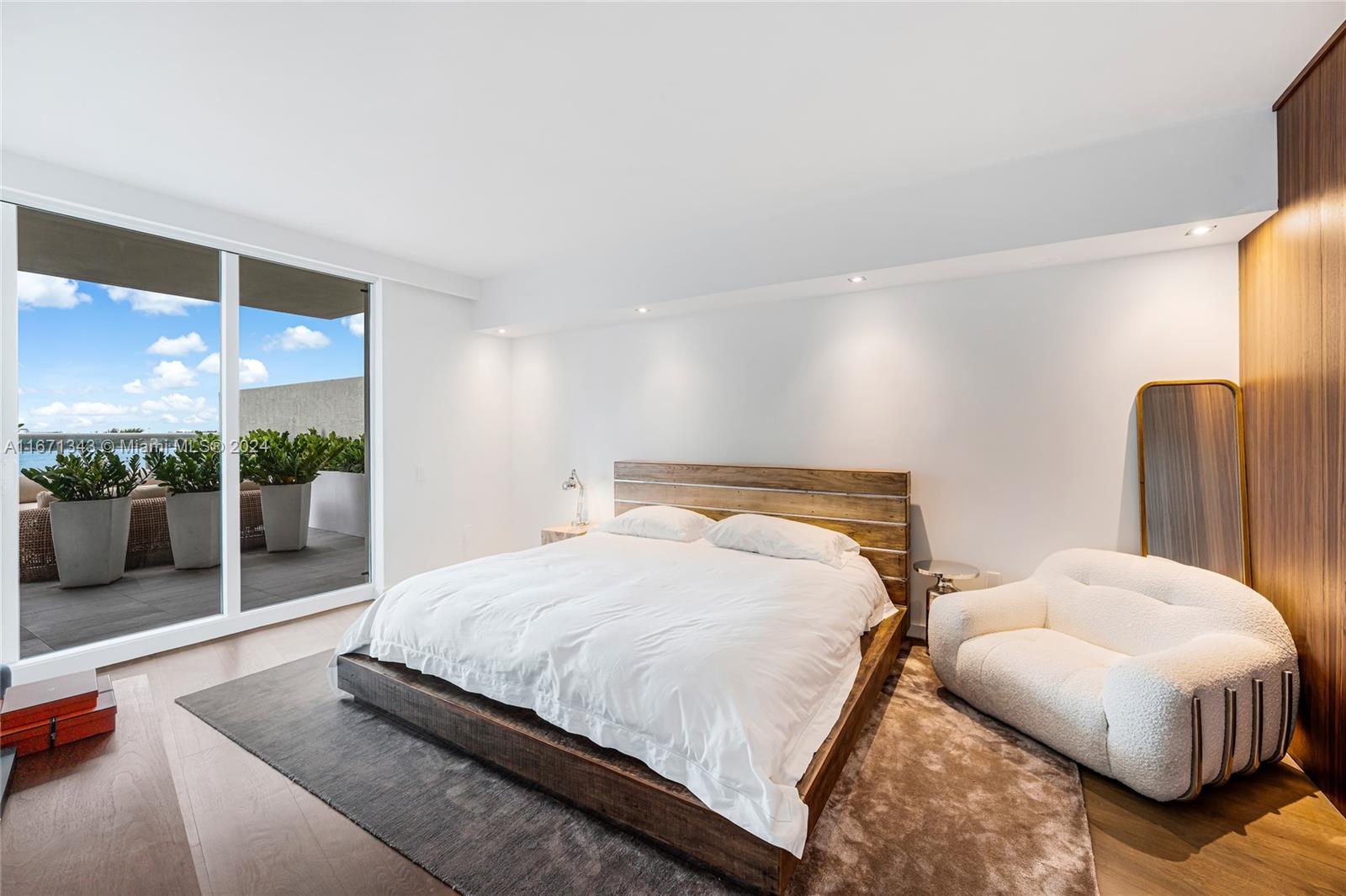 ICON CONDO - Residential
