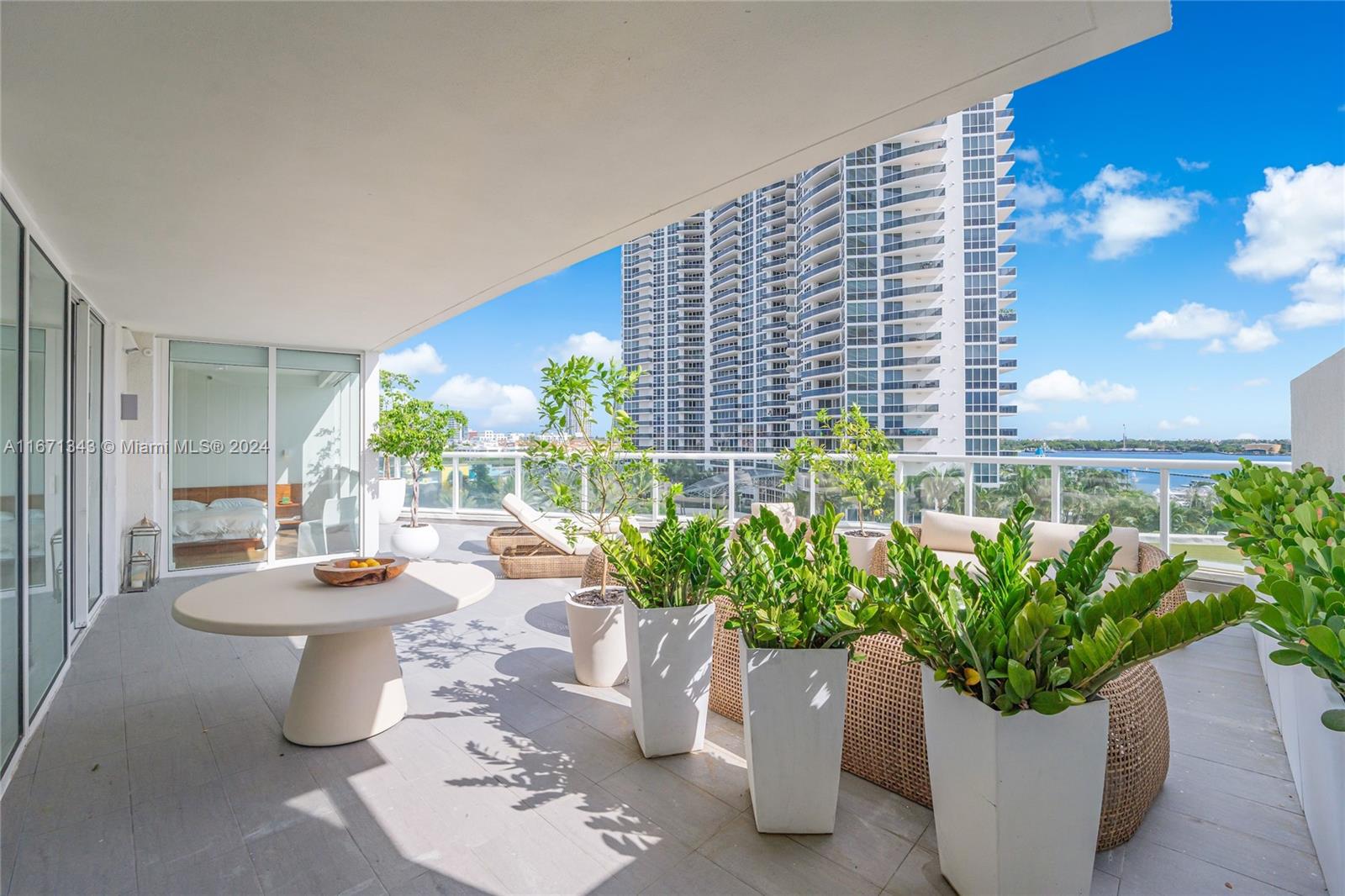 ICON CONDO - Residential
