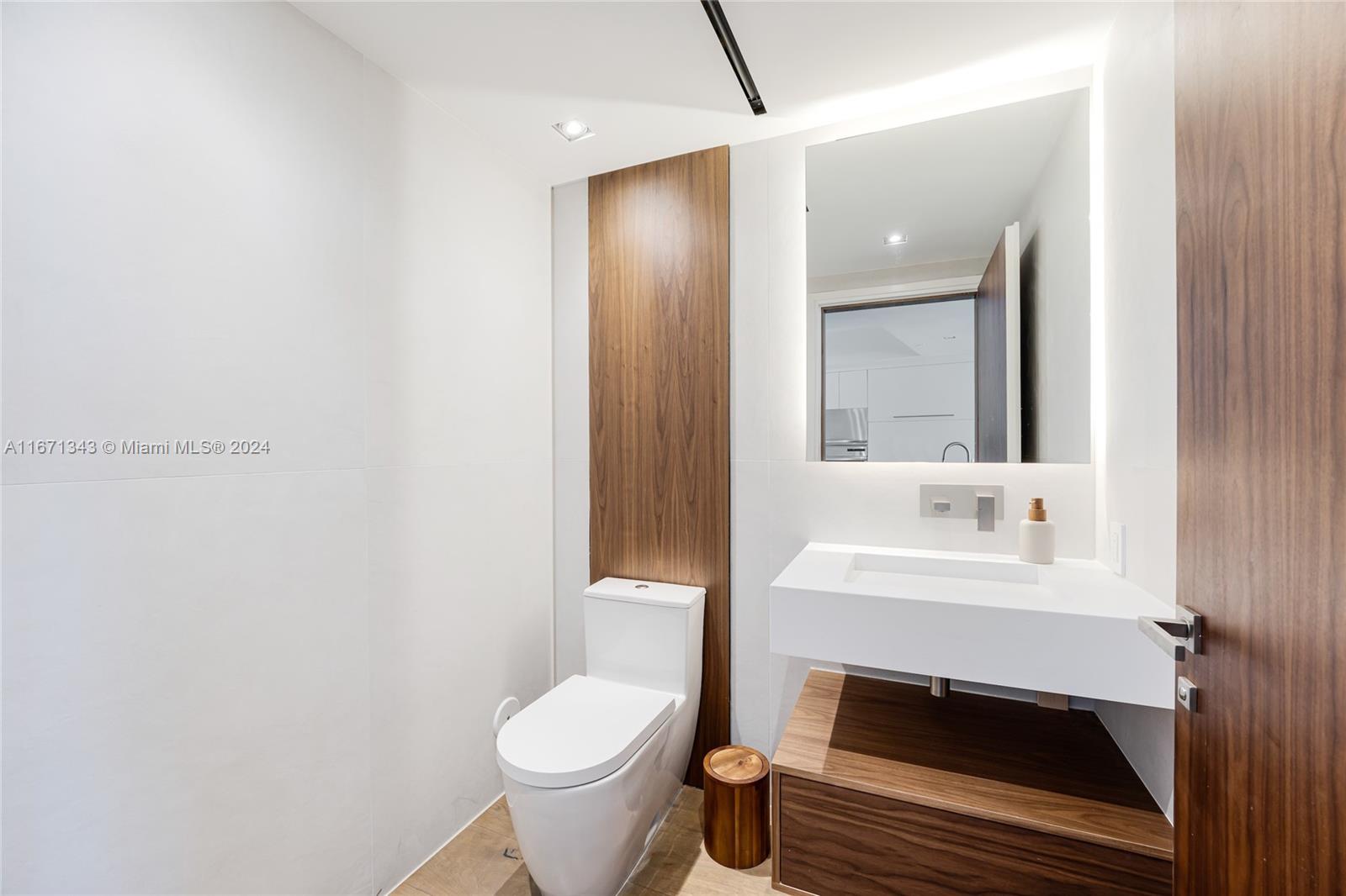ICON CONDO - Residential