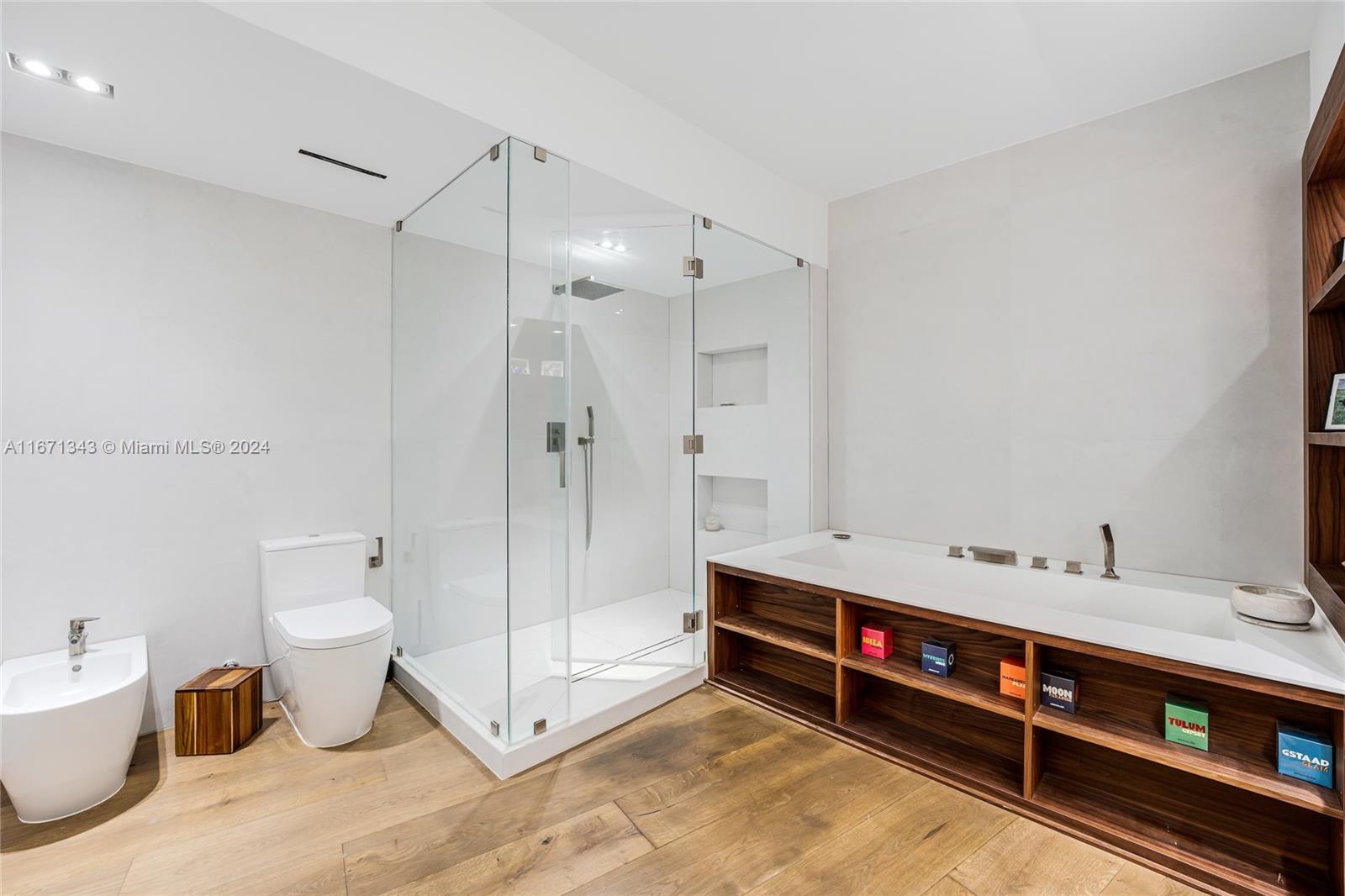 ICON CONDO - Residential