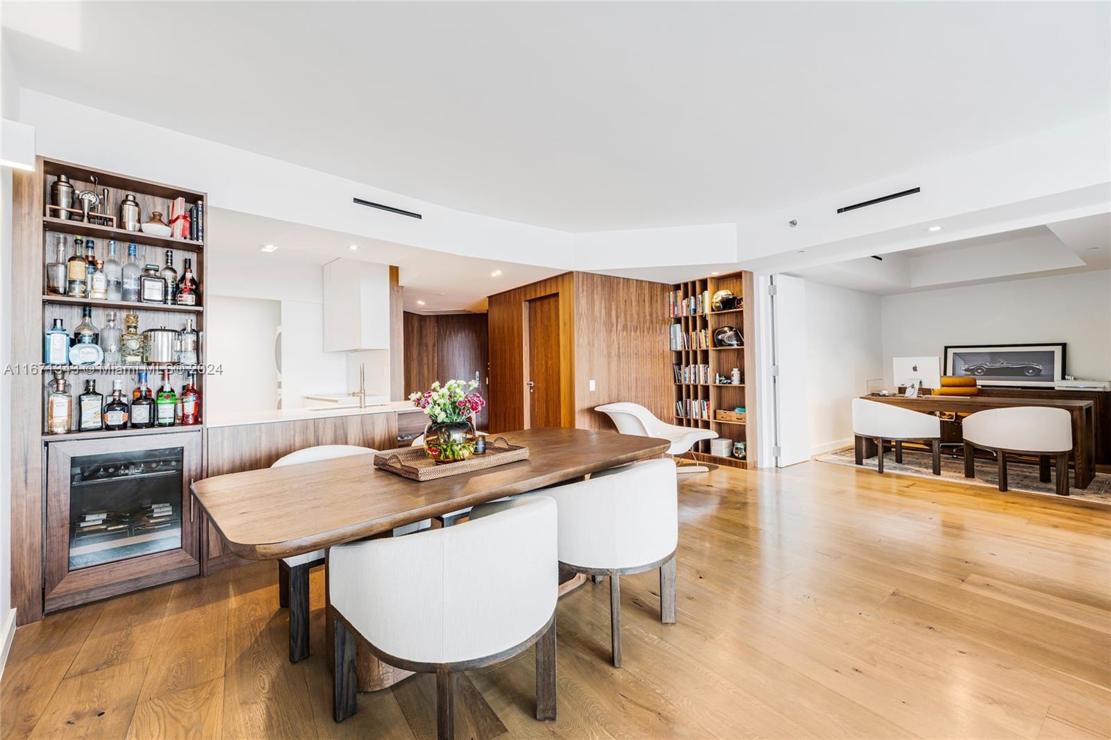 ICON CONDO - Residential