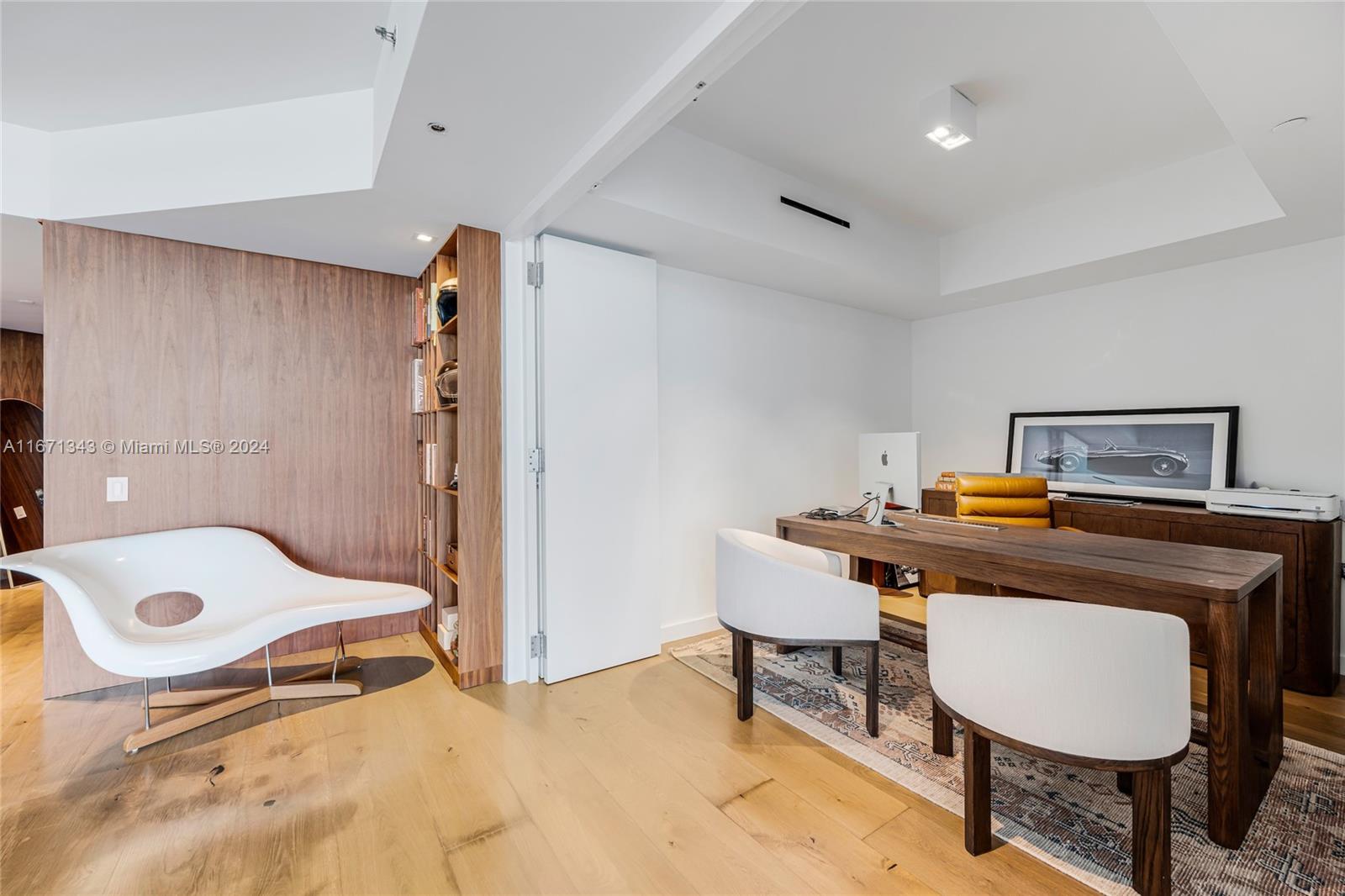 ICON CONDO - Residential