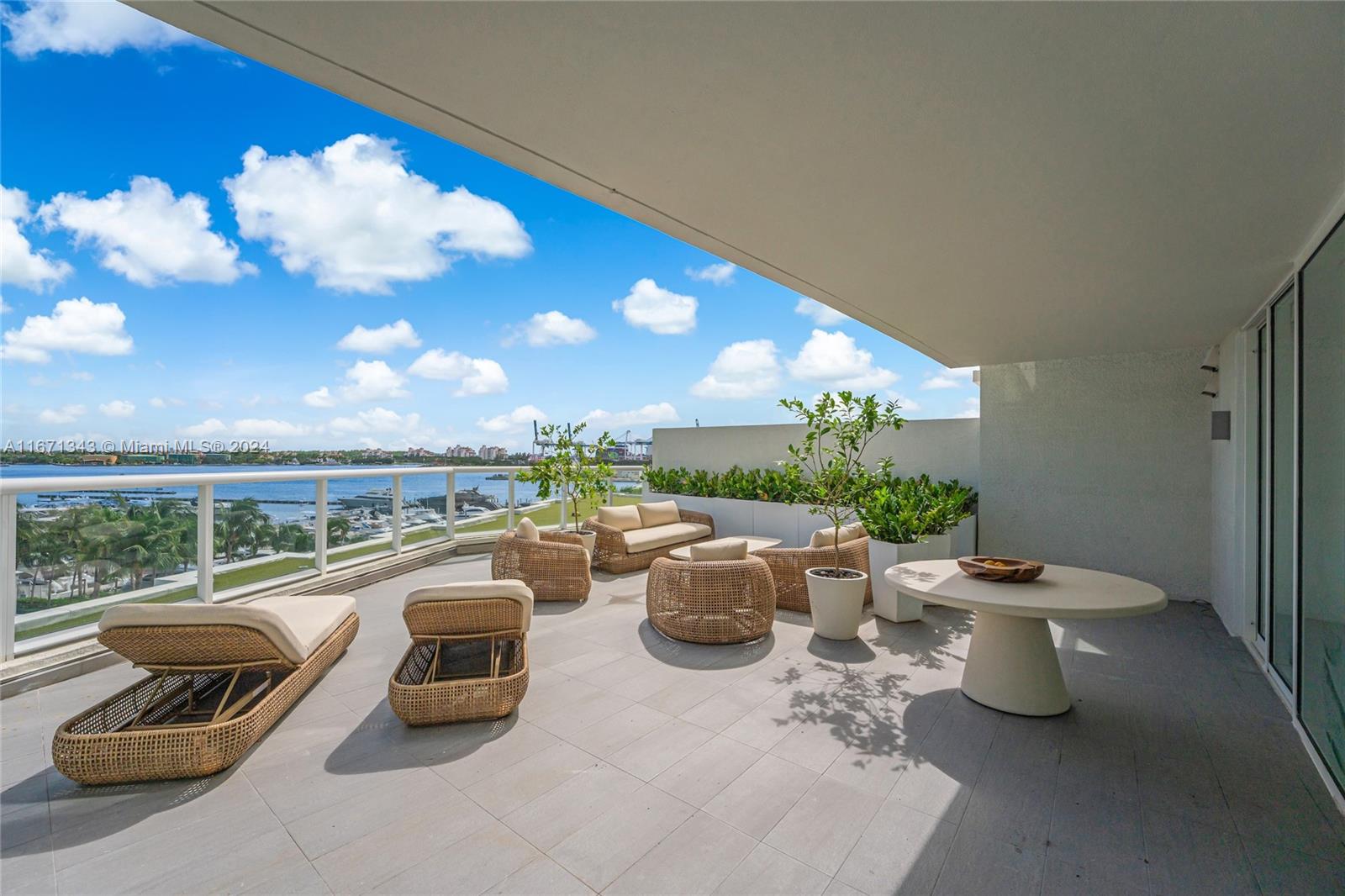 ICON CONDO - Residential