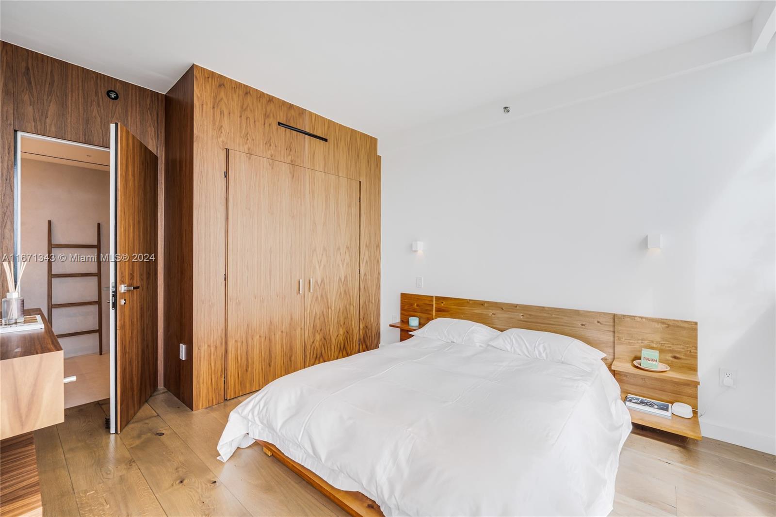 ICON CONDO - Residential