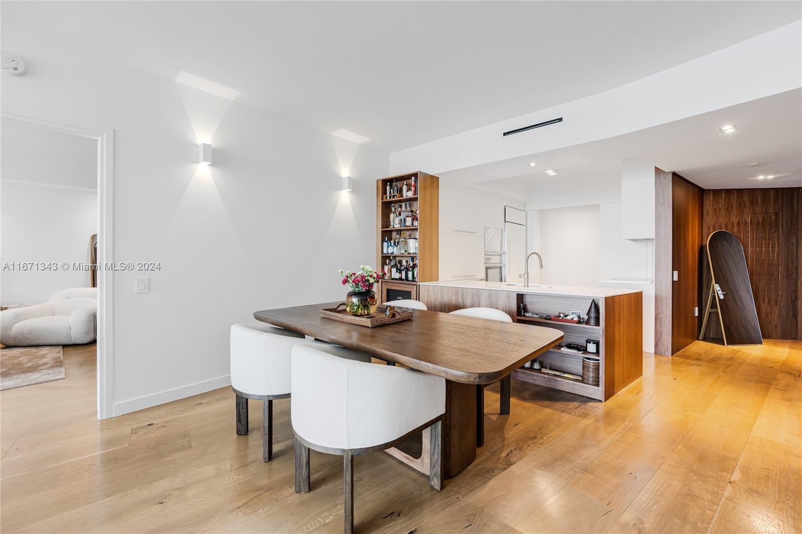 ICON CONDO - Residential