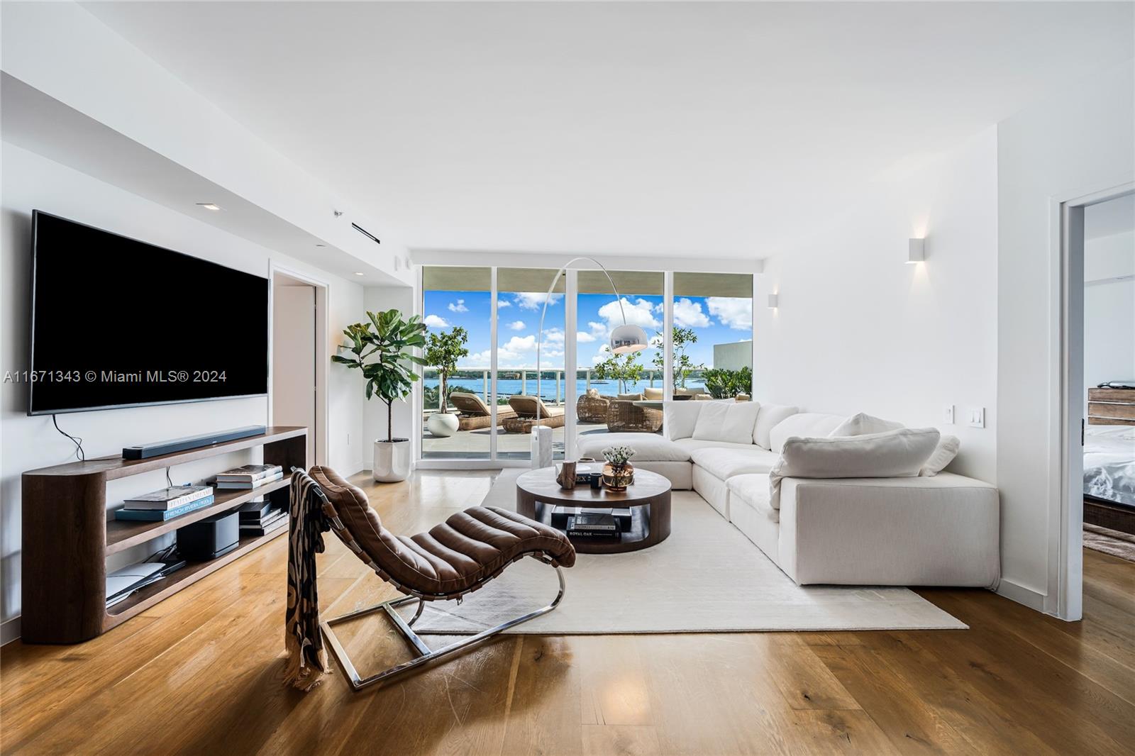 ICON CONDO - Residential