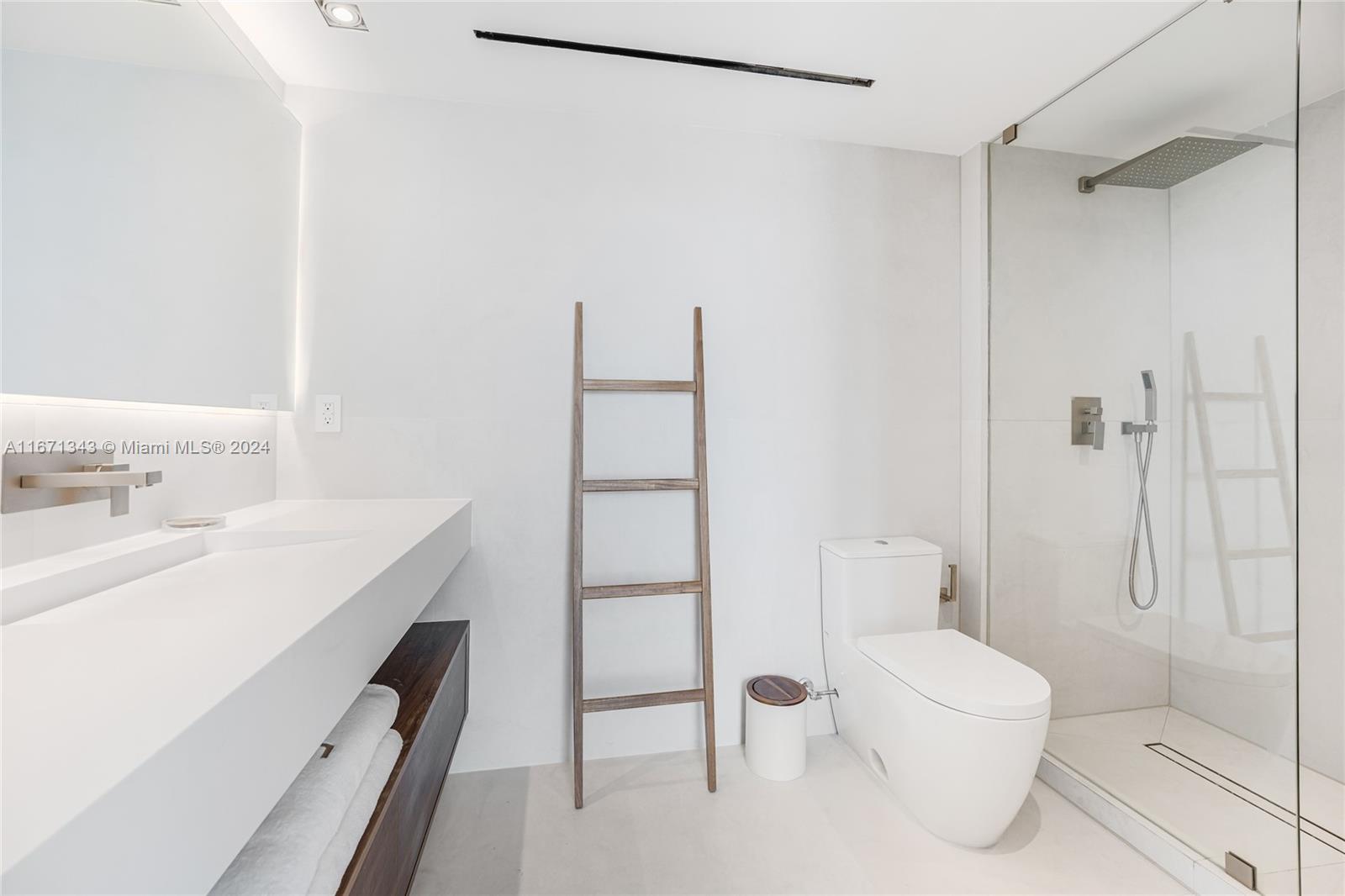 ICON CONDO - Residential