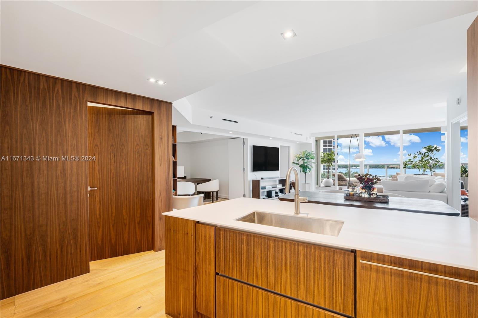 ICON CONDO - Residential