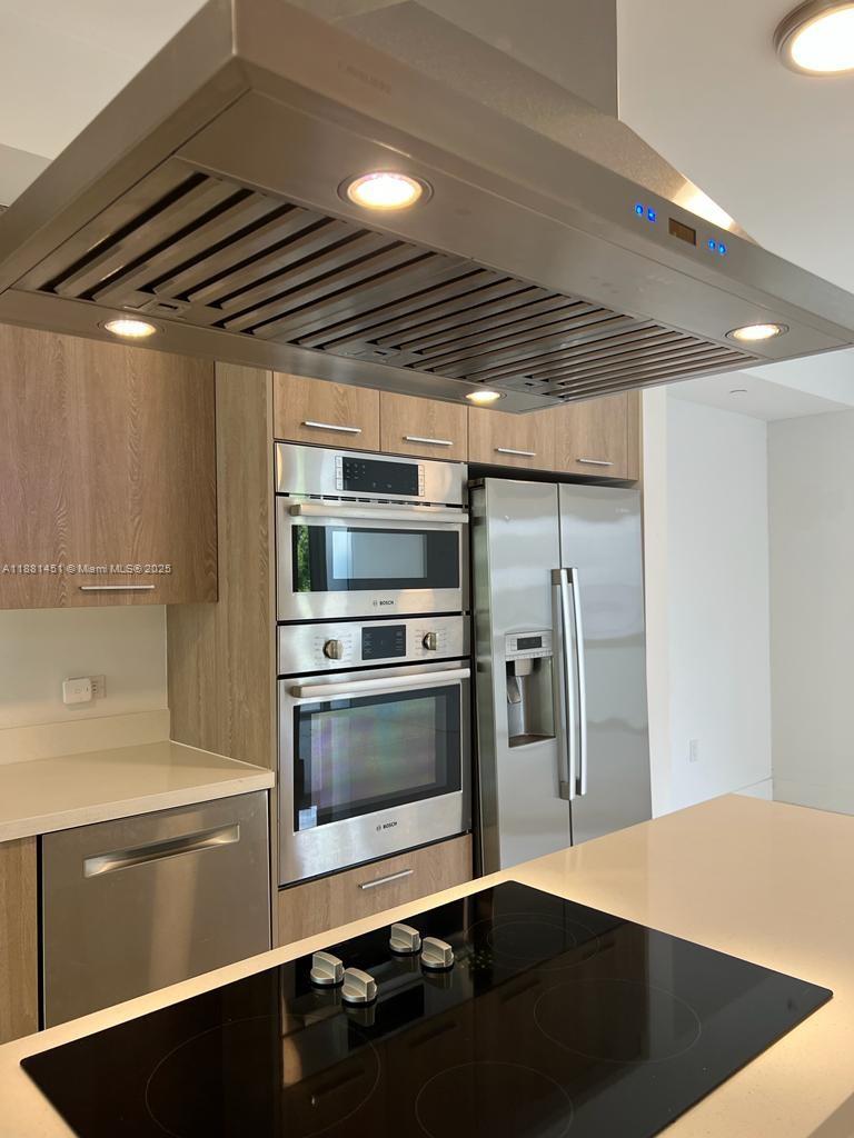 BAY HARBOUR ISLAND - Residential Lease