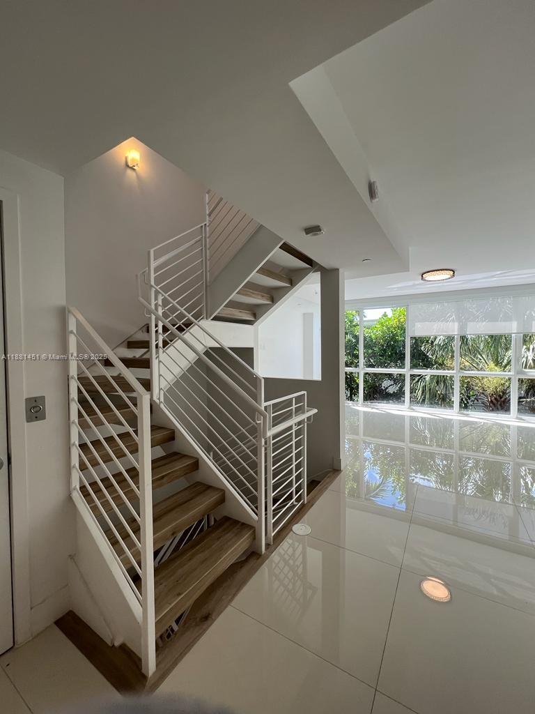 BAY HARBOUR ISLAND - Residential Lease