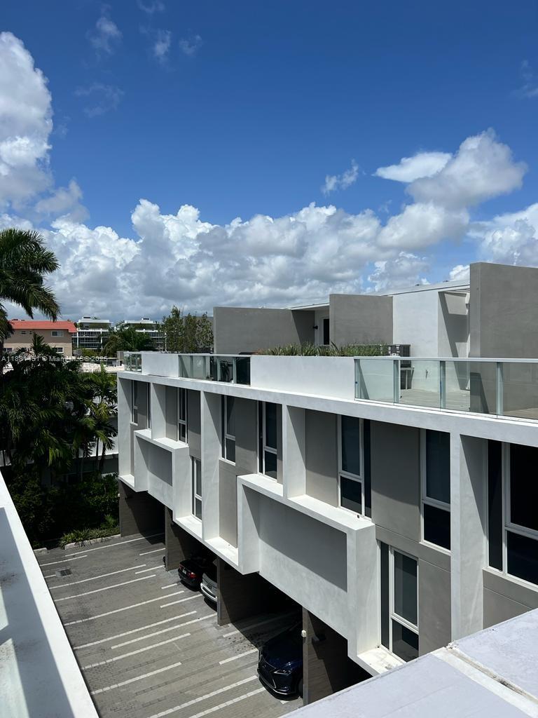BAY HARBOUR ISLAND - Residential Lease