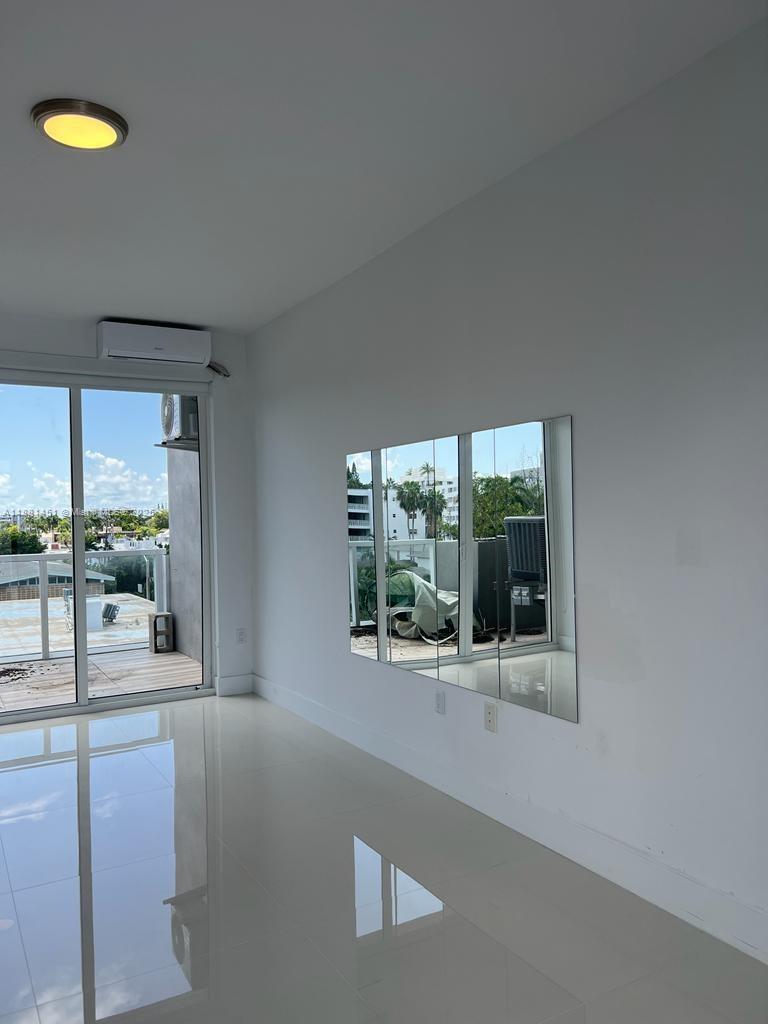 BAY HARBOUR ISLAND - Residential Lease